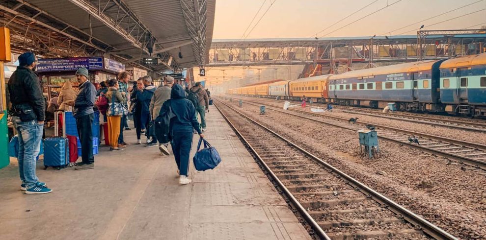 Taj mahal tour by train